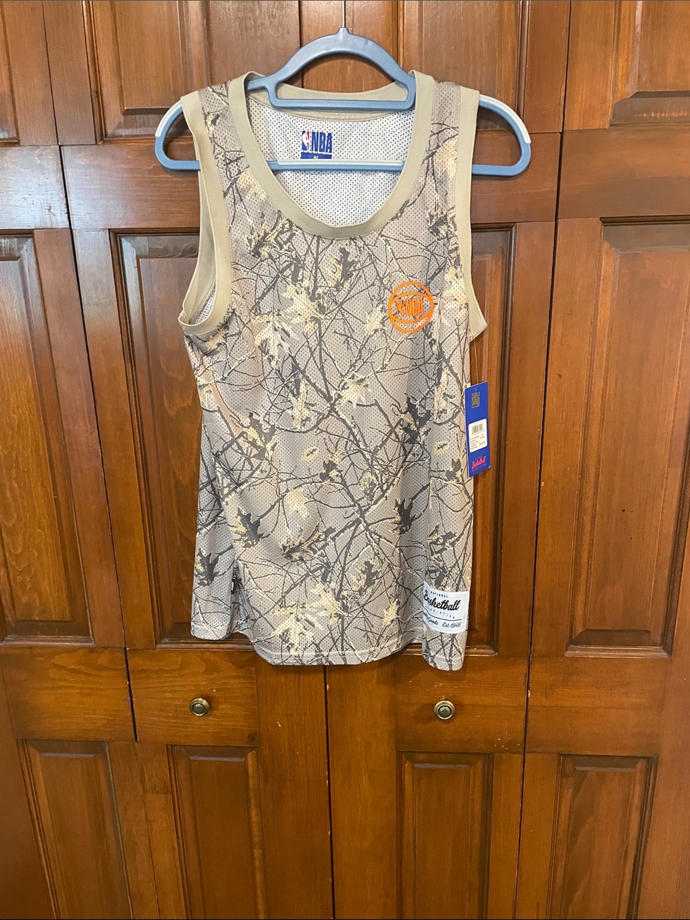NBA Men’s Tank Top in Cream and Gray Abstract Print. Size M. NWT.